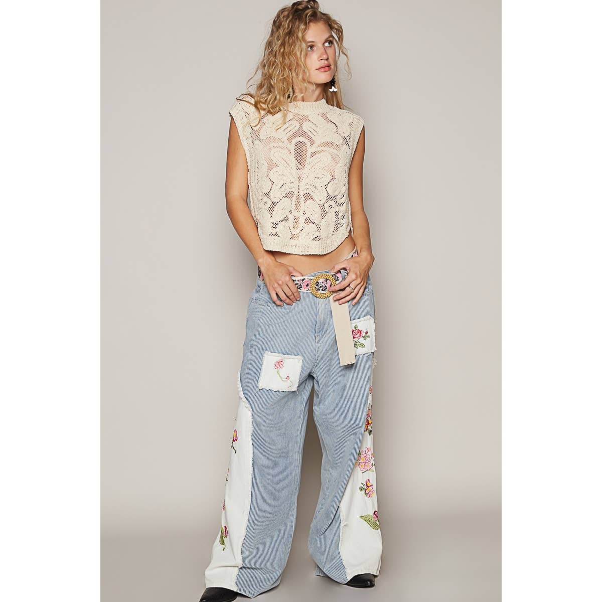 POL Round neck sleeveless solid crochet top