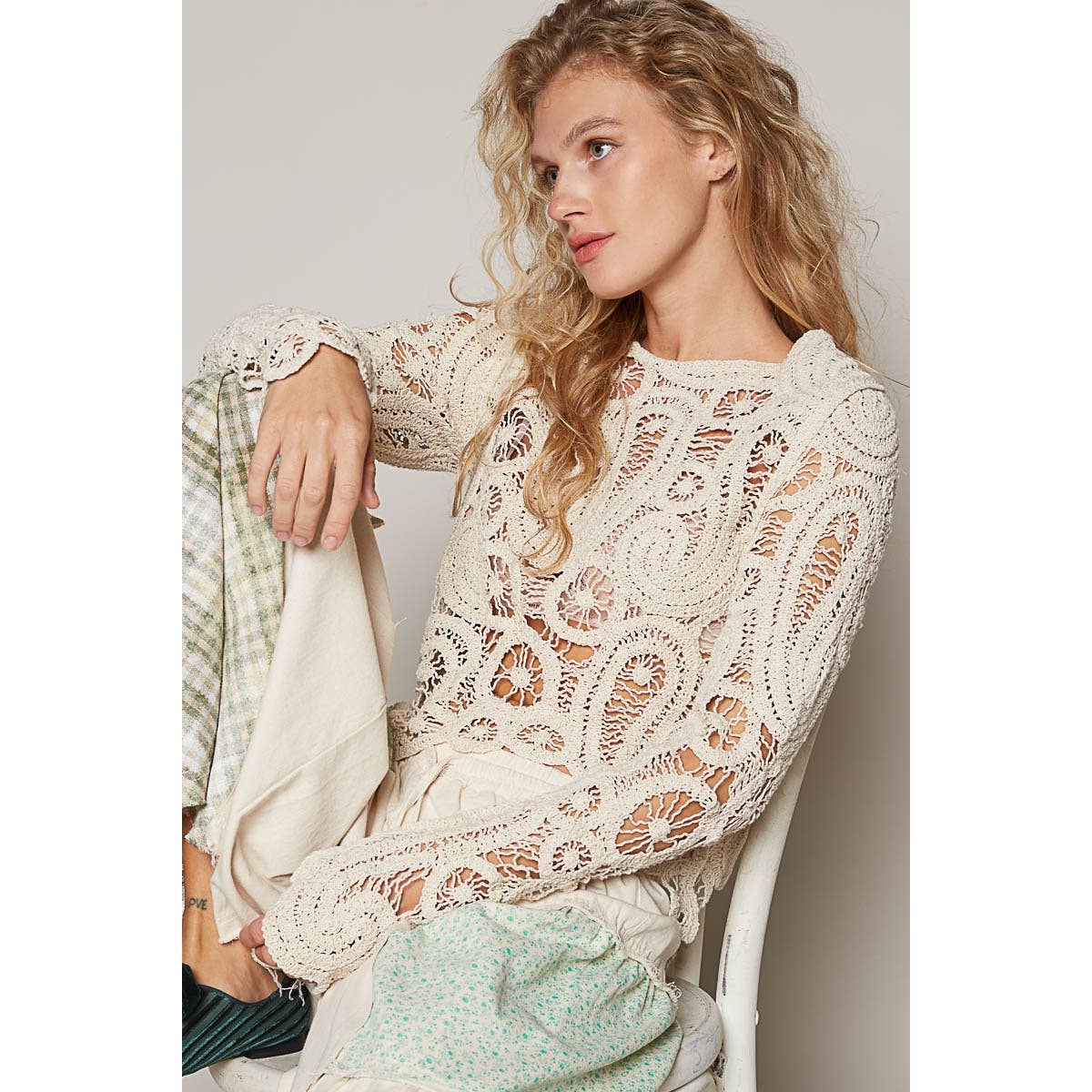 POL Round neck long sleeve solid crochet top