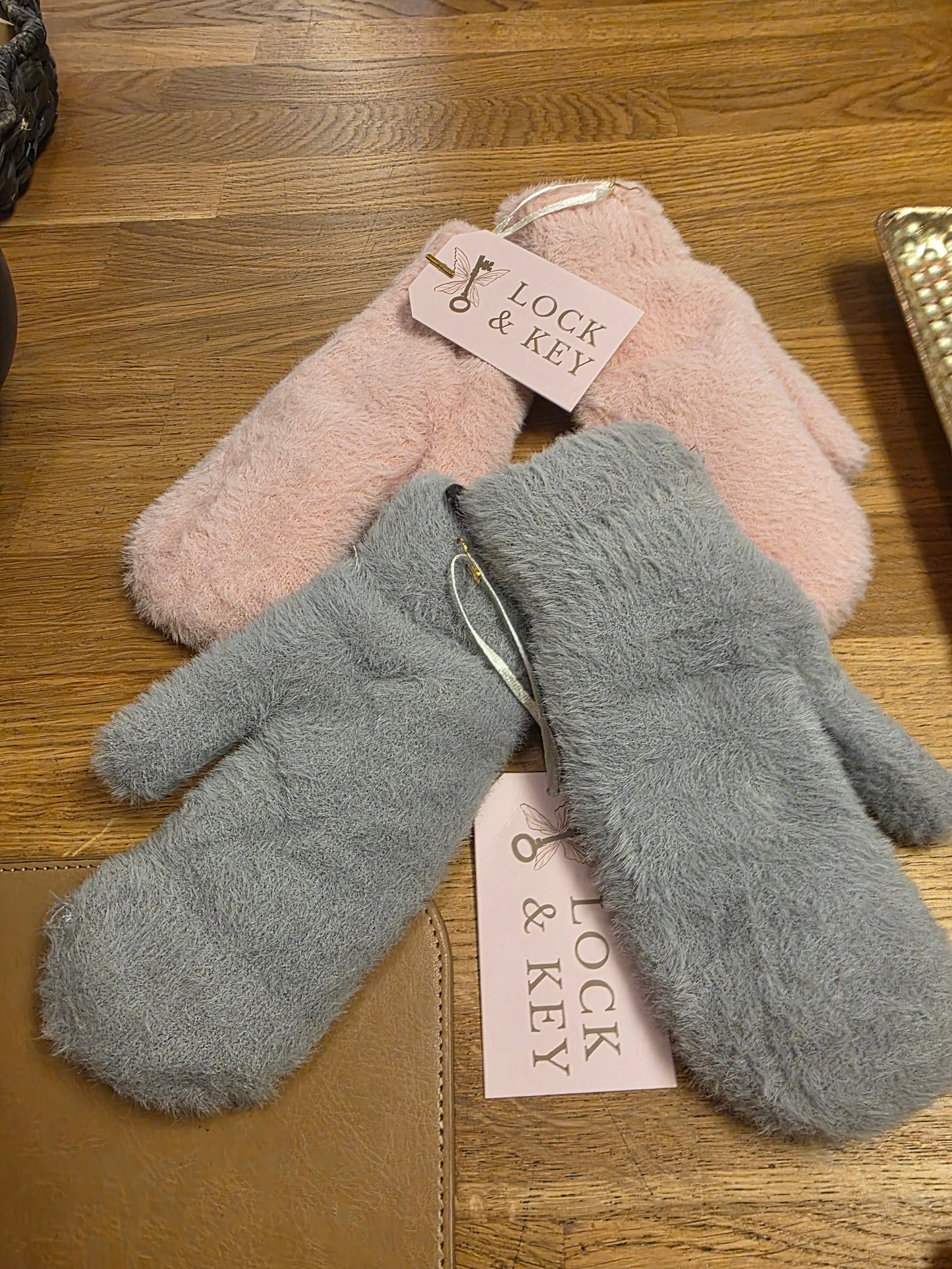PLUSH FUR LINED MITTENS