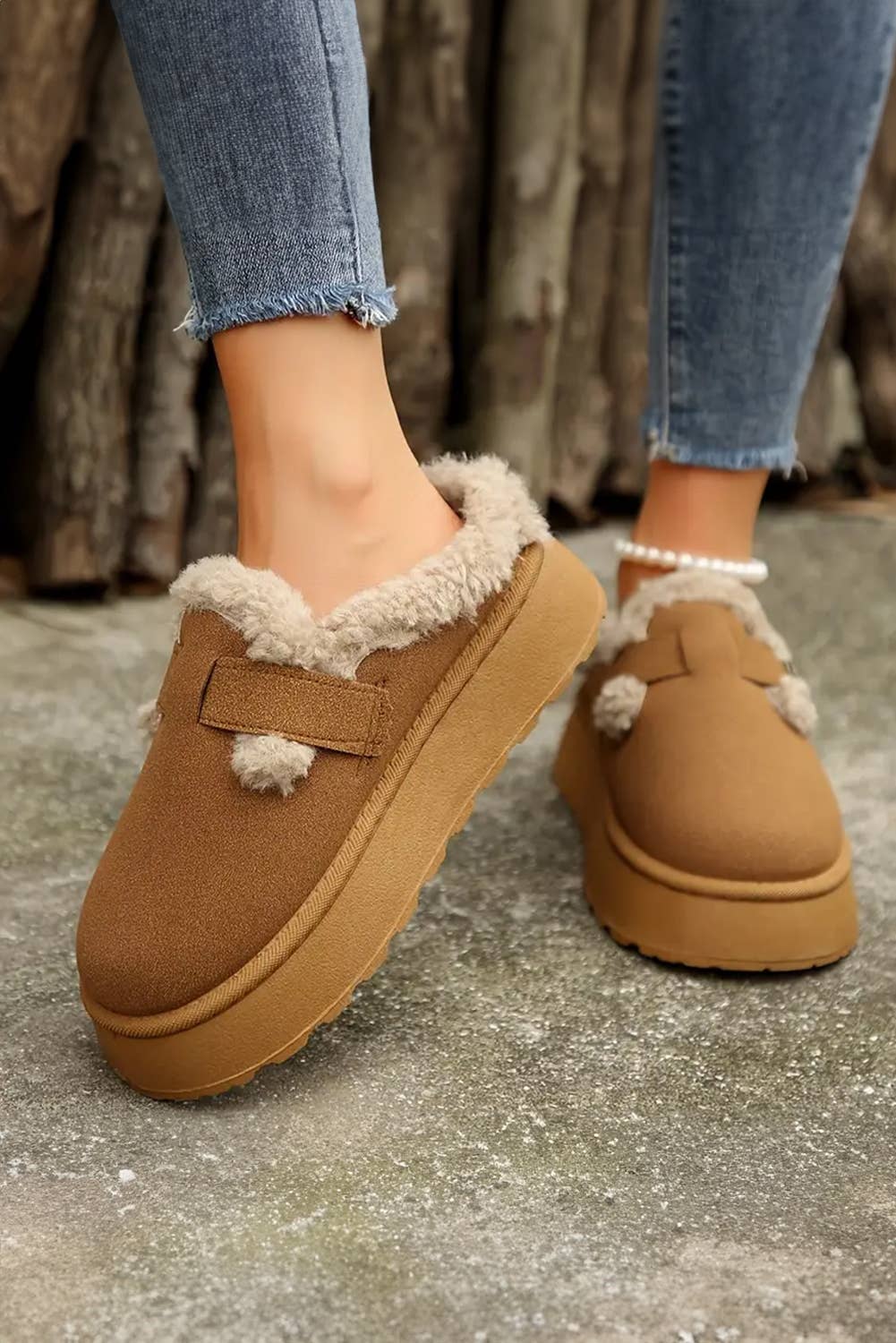 Plush Patched Buckle Decor Thick Sole Thermal Slippers