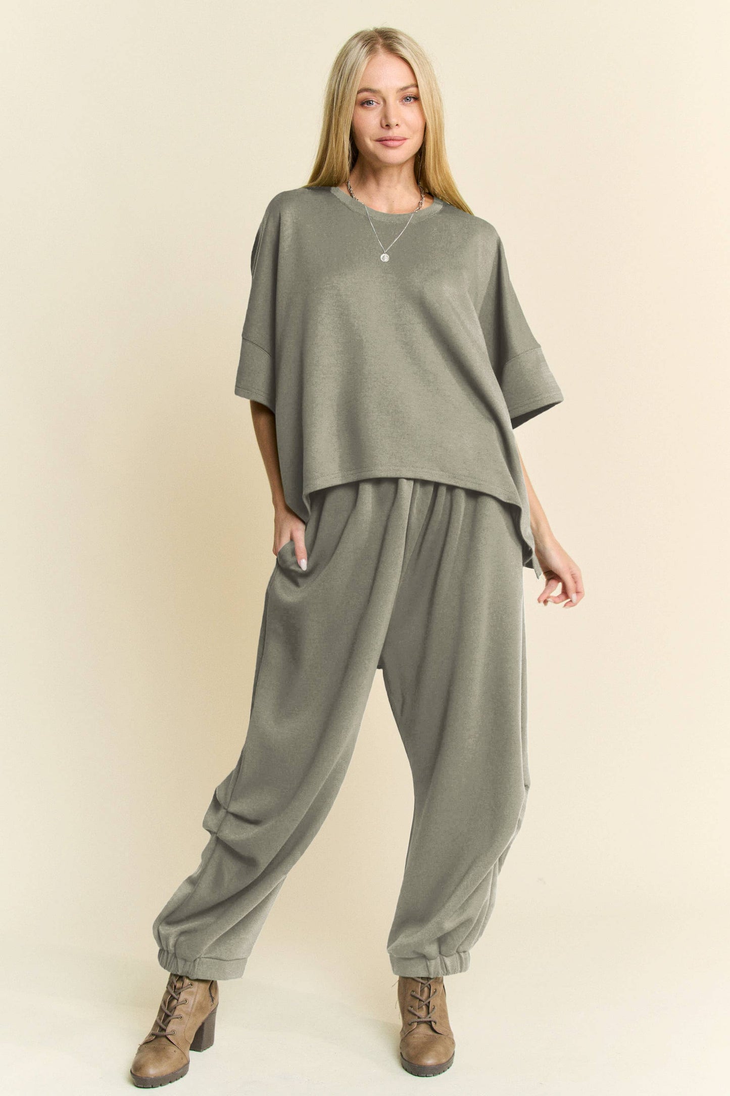 FLOWY TOP WITH ELASTIC WAIST BAND PANTS SET