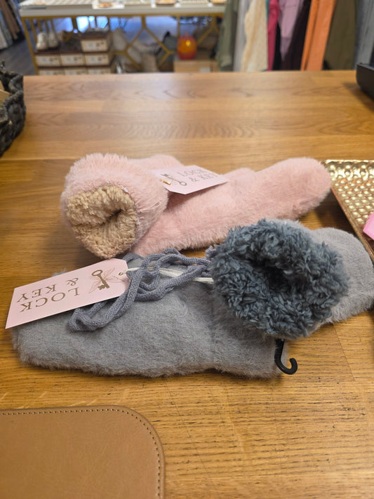 PLUSH FUR LINED MITTENS